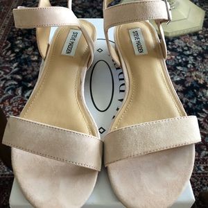HP! LN! Steve Madden Cache Suede Sandals